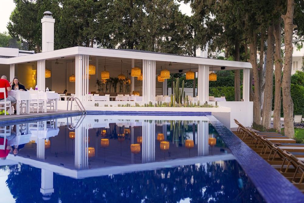 Liv By Bellazure Hotel
