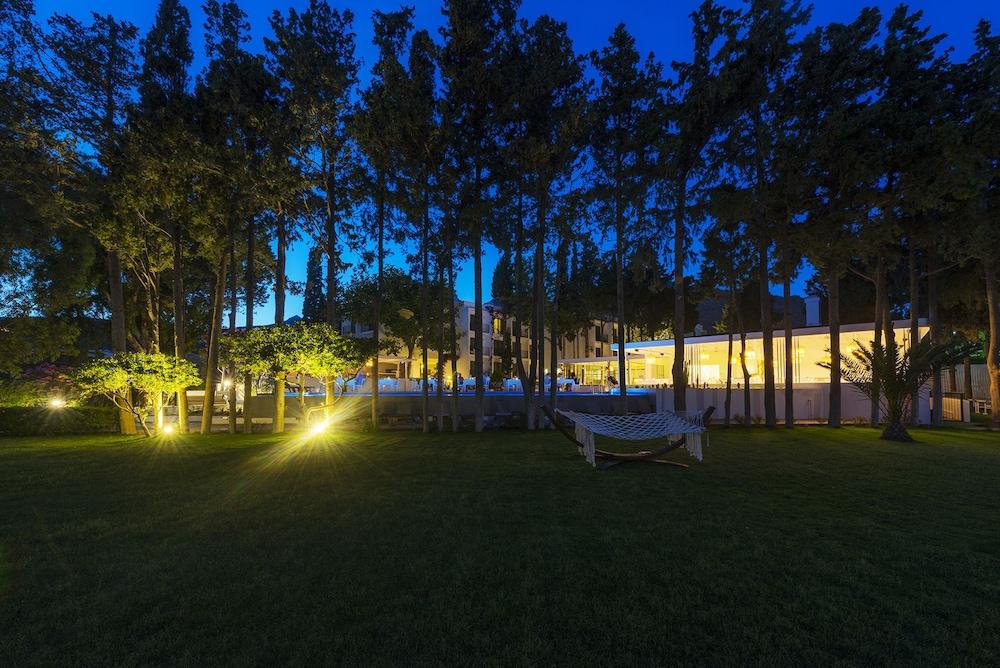 Liv By Bellazure Hotel