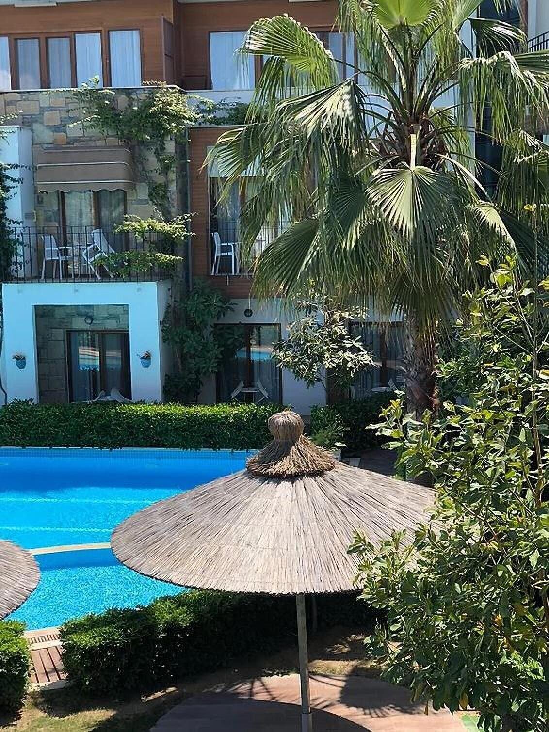 Liona & 3* Gundogan (Bodrum)