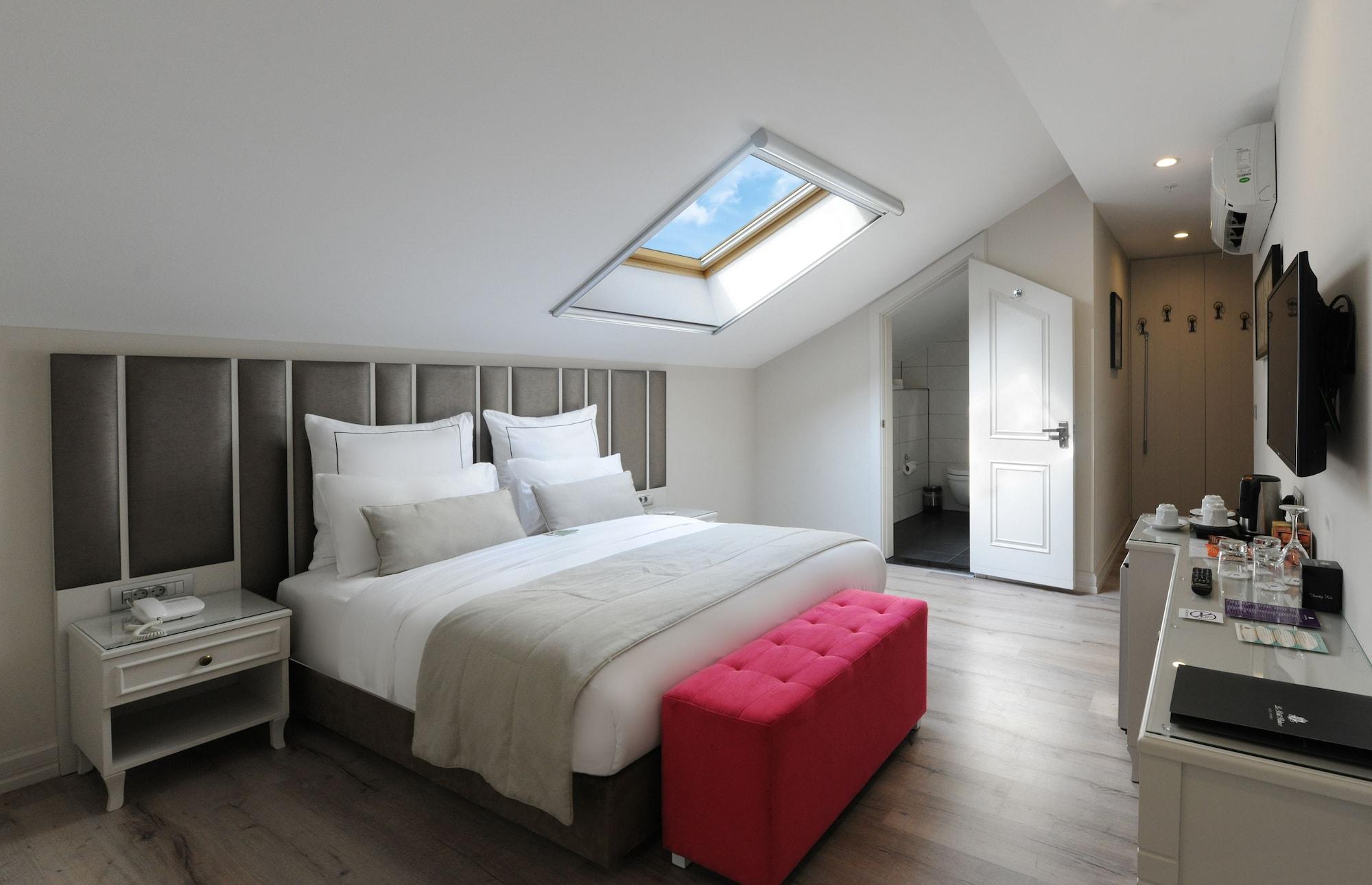 Le Petit Hotel