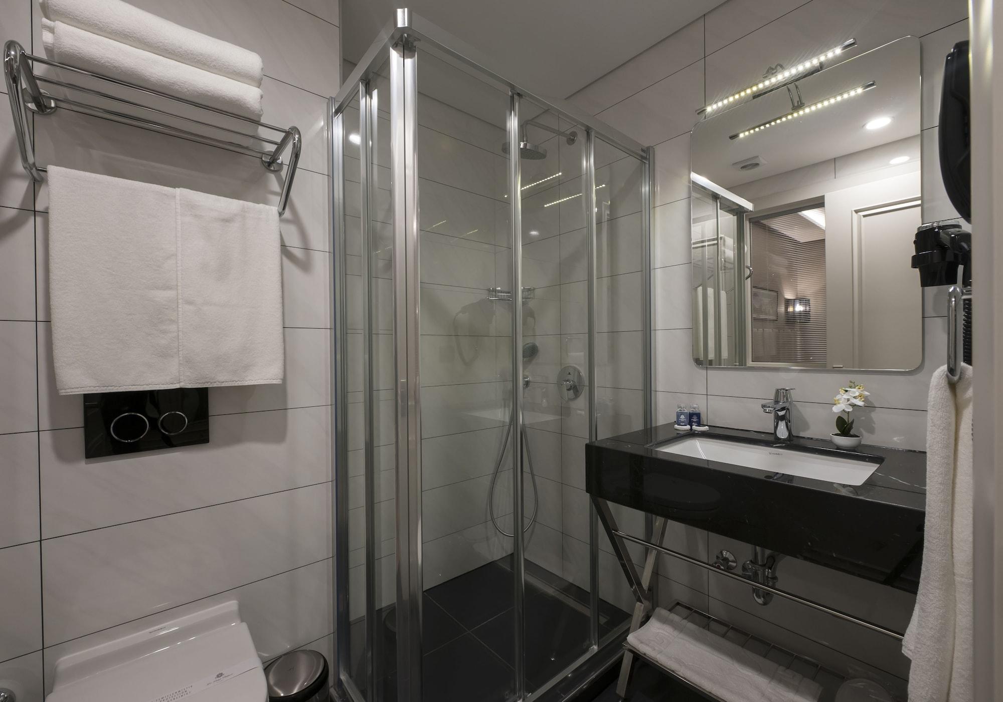 Le Petit Hotel