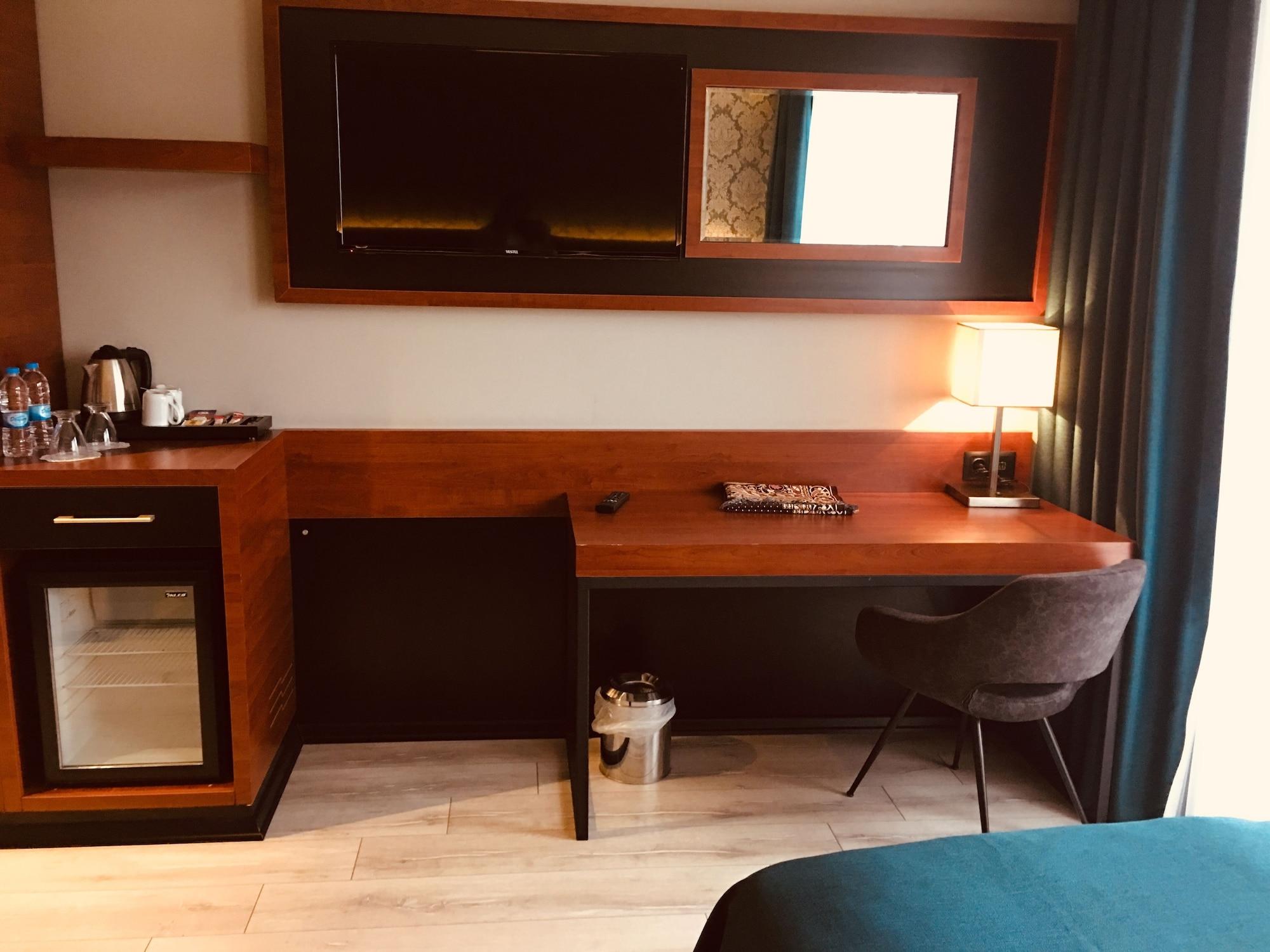 Grand Vaves Hotel