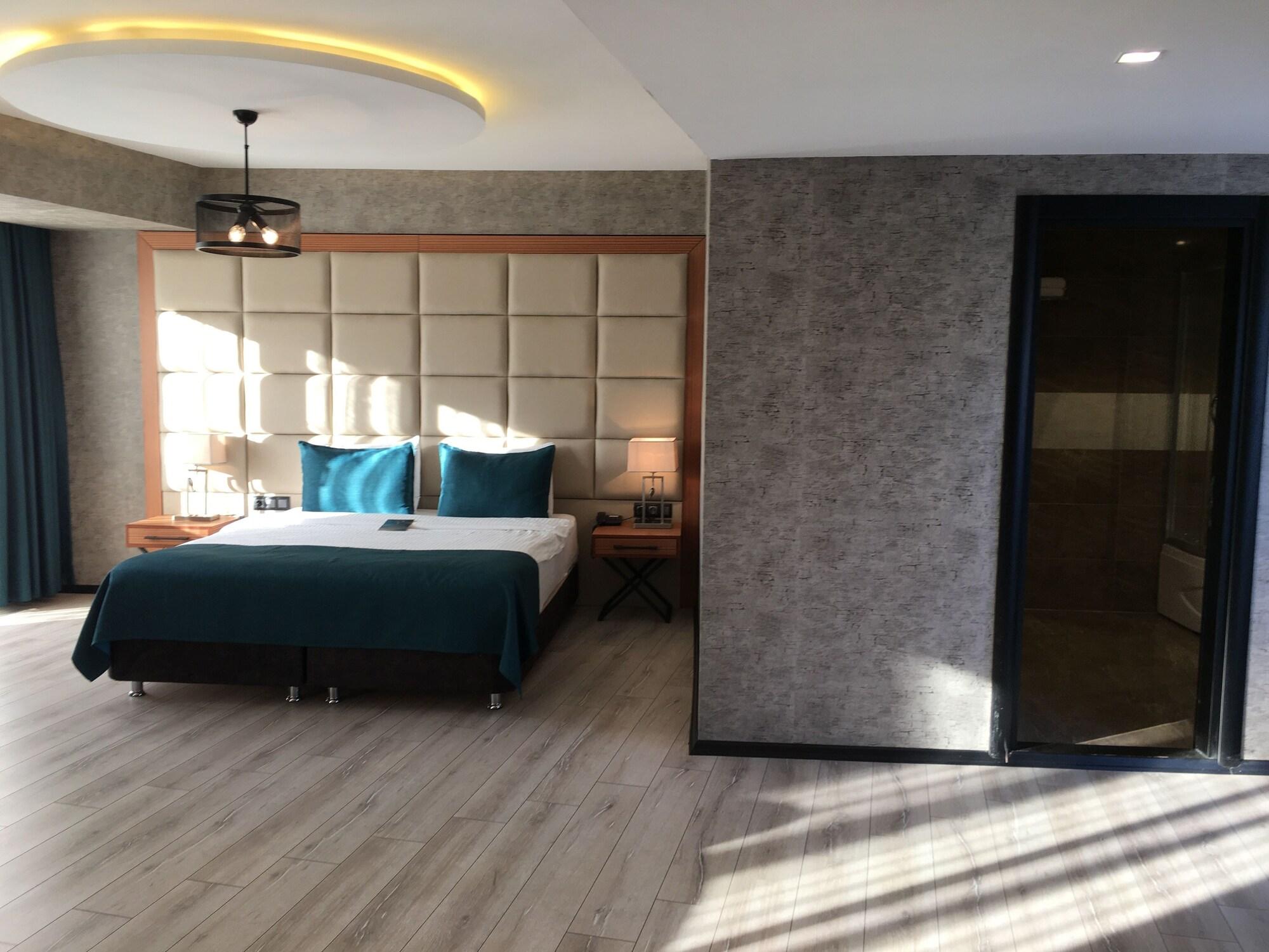 Grand Vaves Hotel