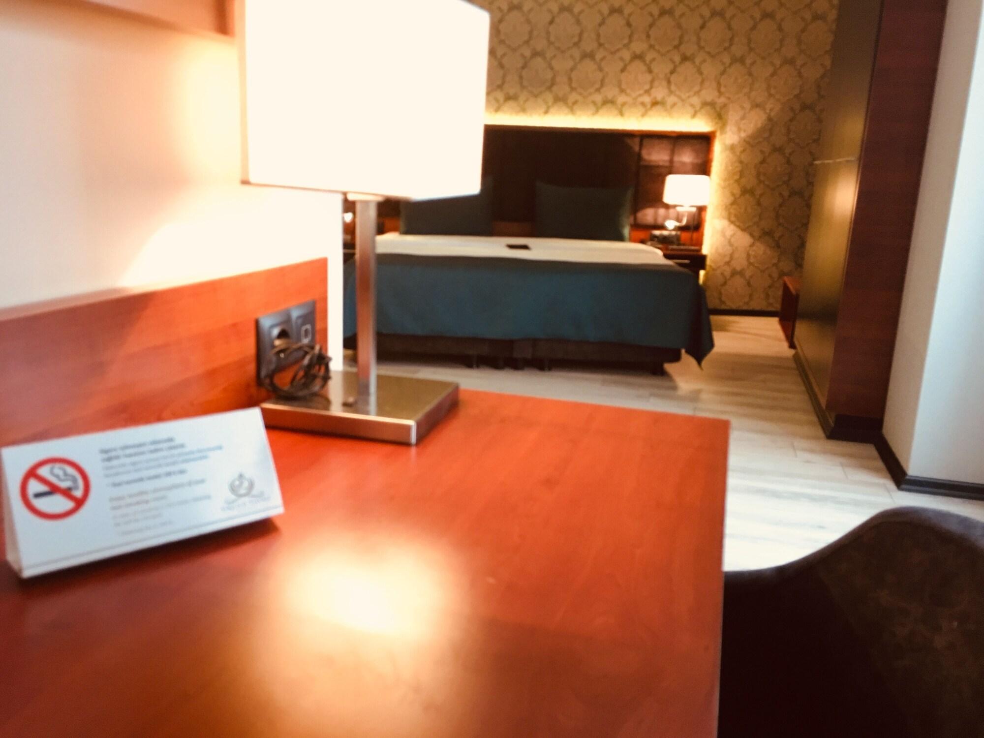 Grand Vaves Hotel