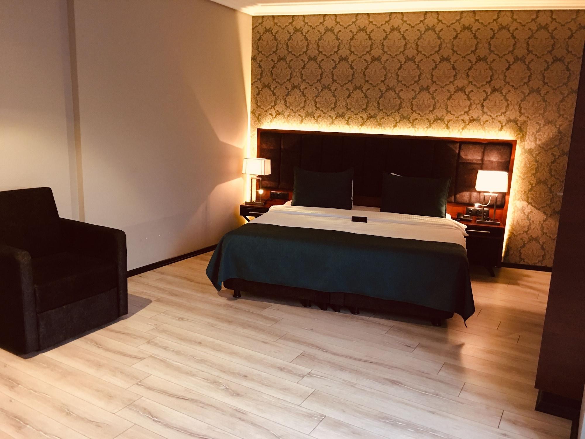 Grand Vaves Hotel 4*