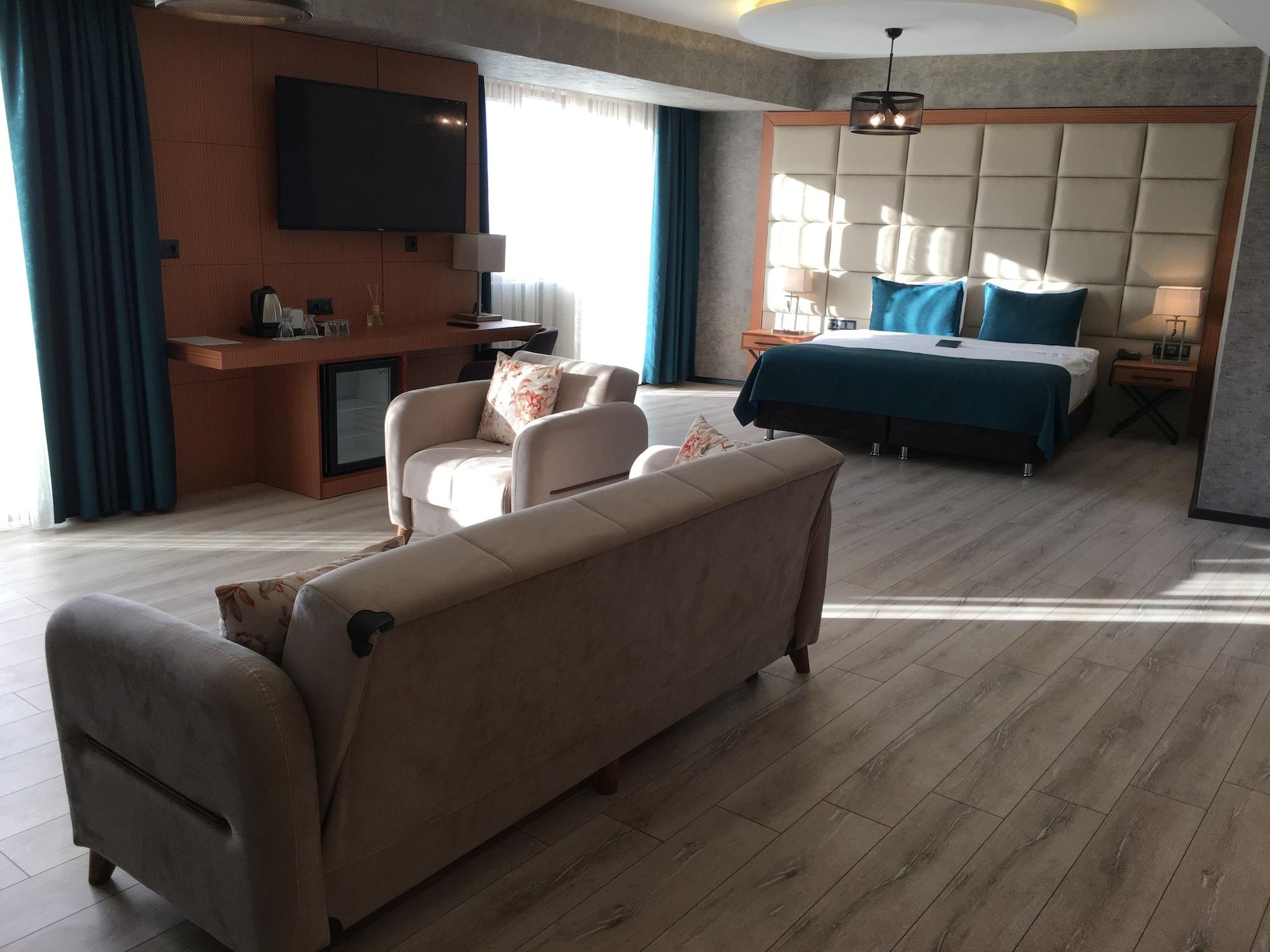 Grand Vaves Hotel 4*