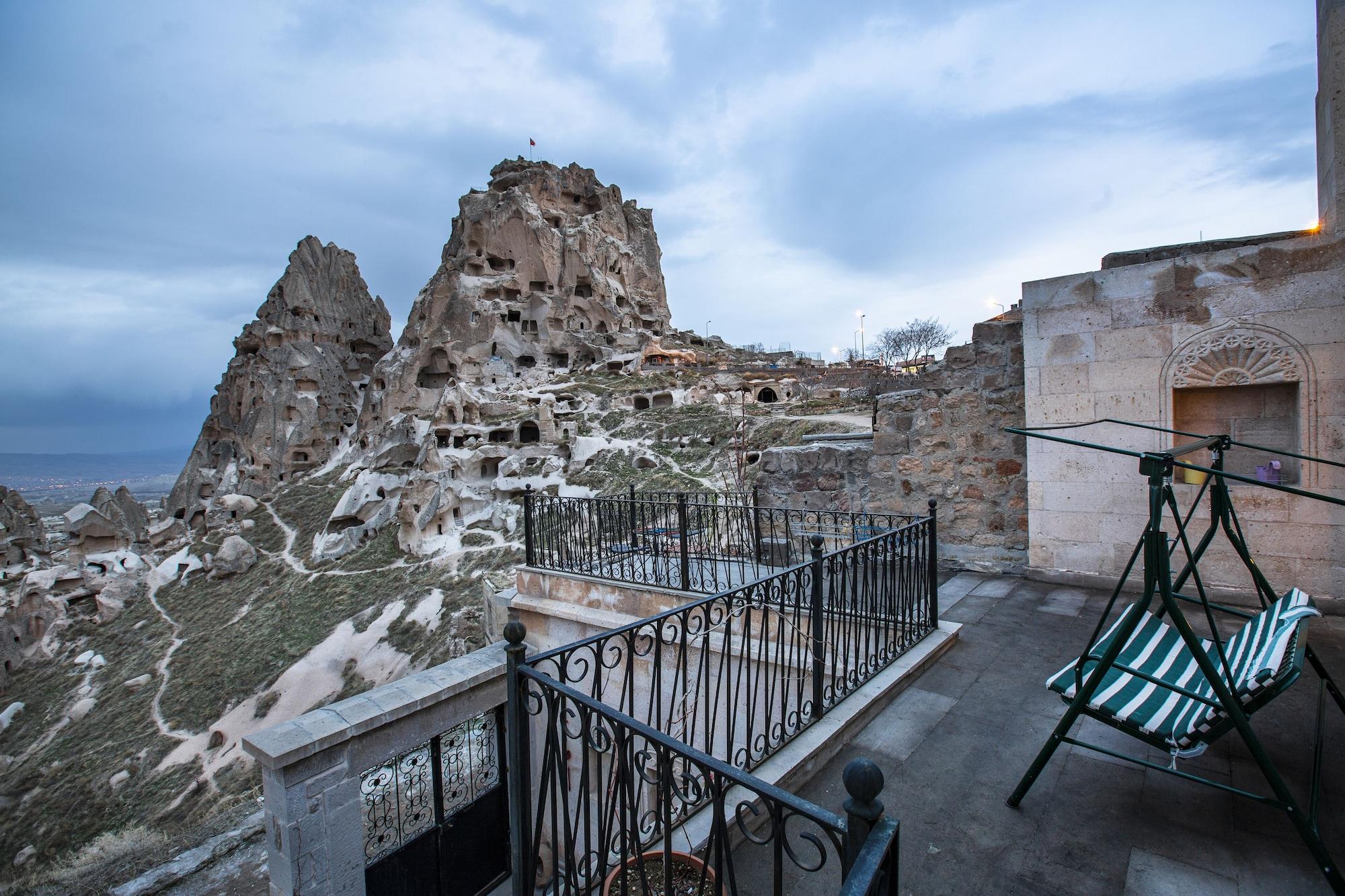 Caldera Cave & Restaurant 4*