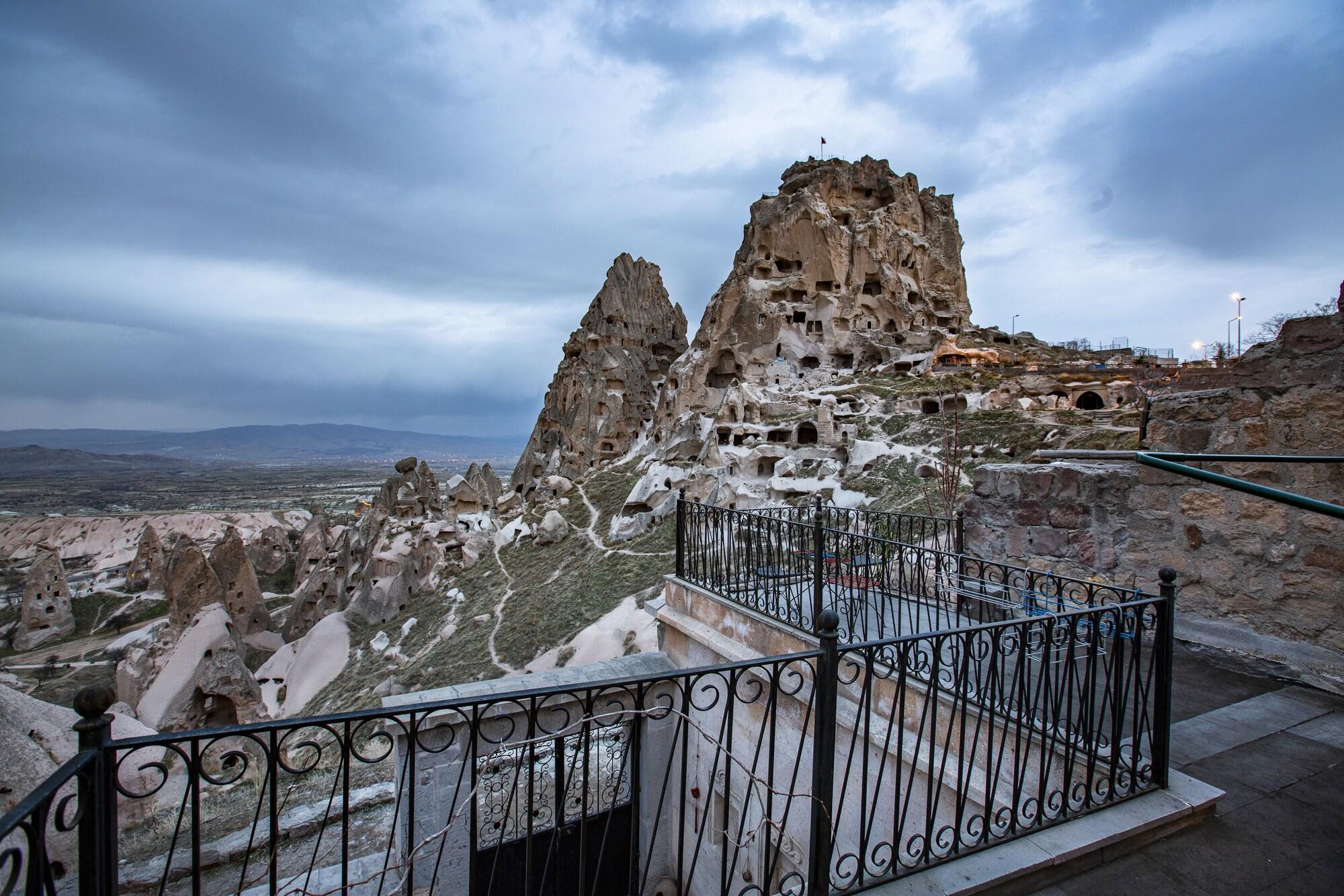 Caldera Cave & Restaurant Hotel