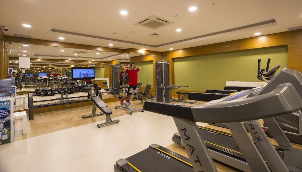 Royal Palace 5* Side