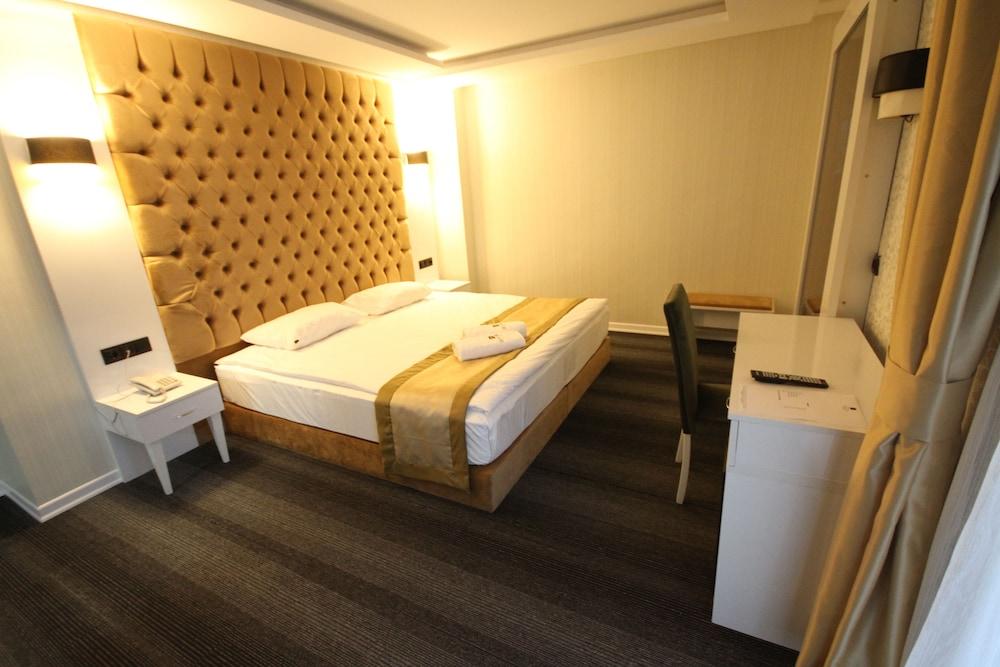 Grand Silay Hotel
