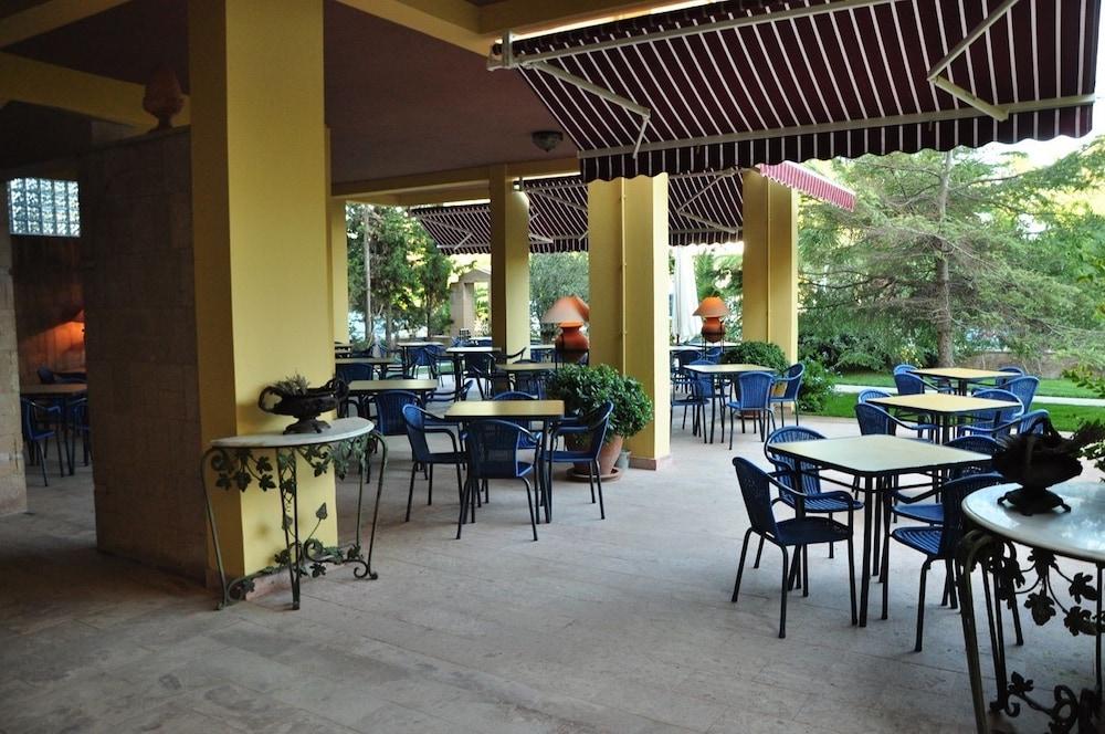 Palm Court 3*
