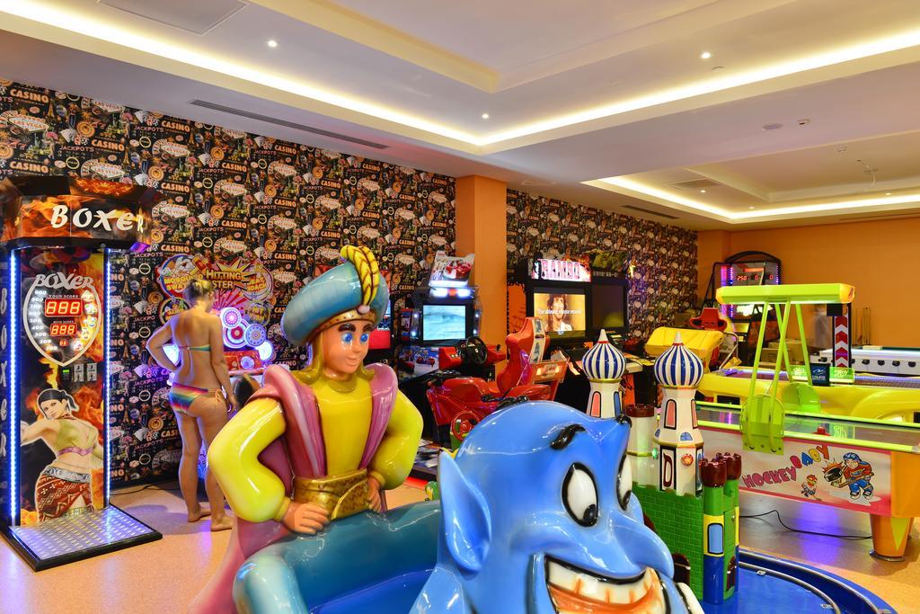 Azura Deluxe & Hotel