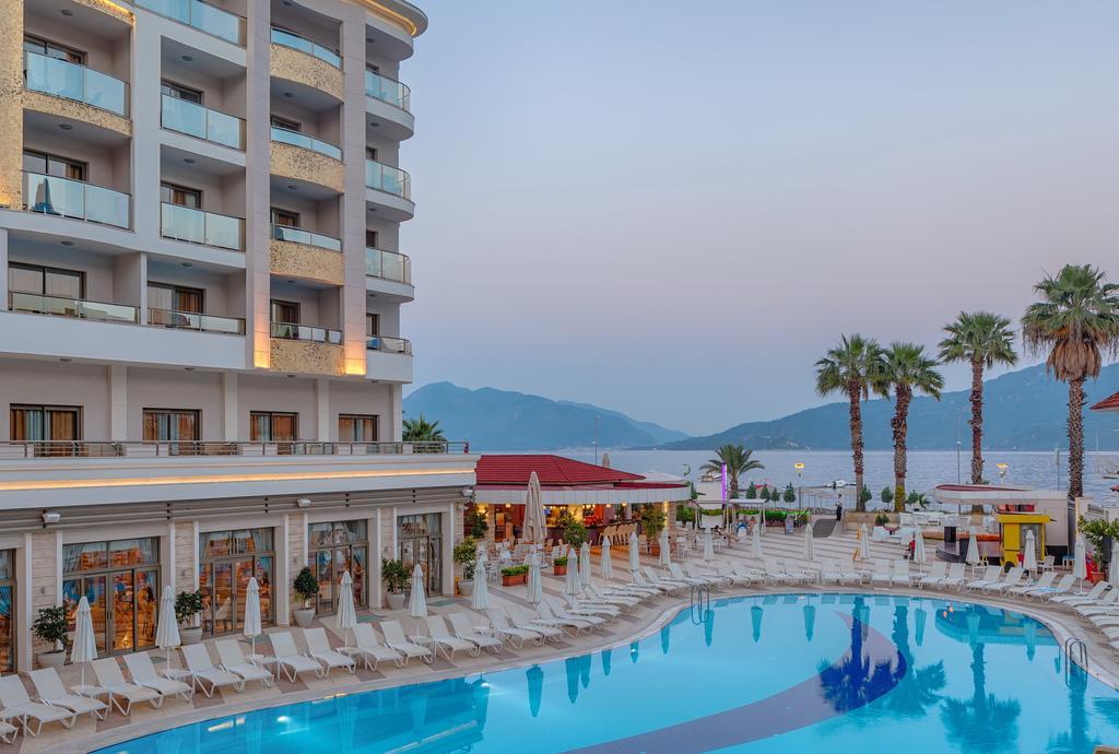 Hotel Golden Rock Beach
