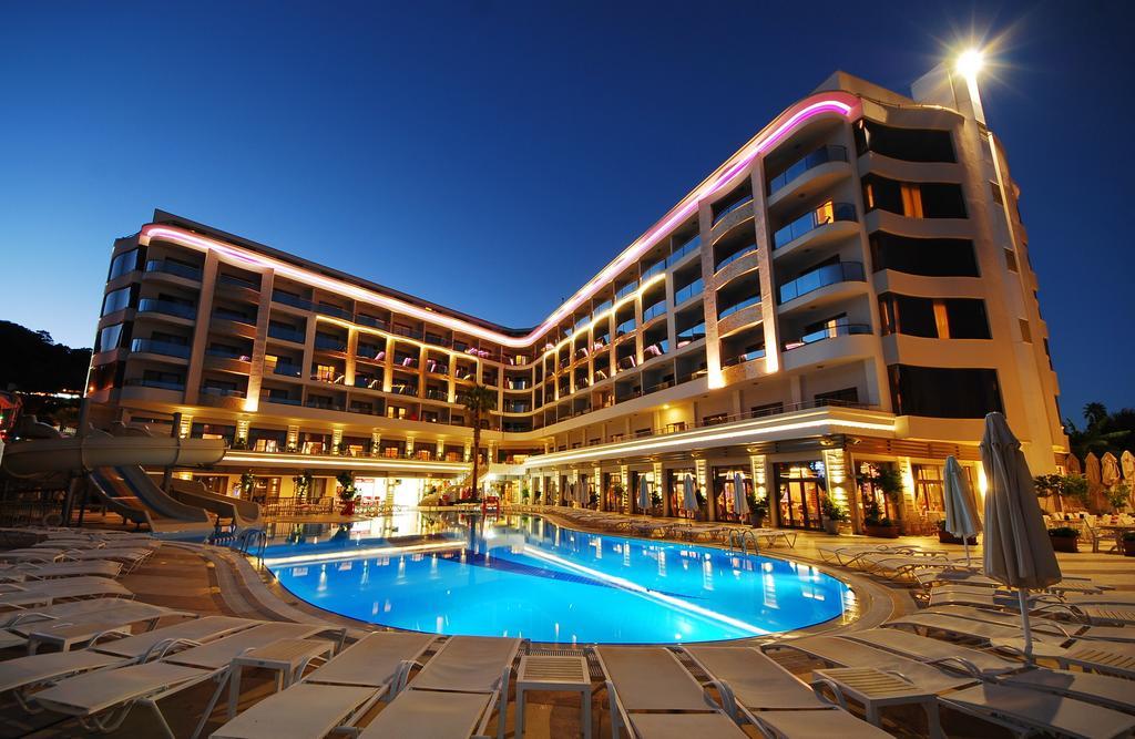 Hotel Golden Rock Beach