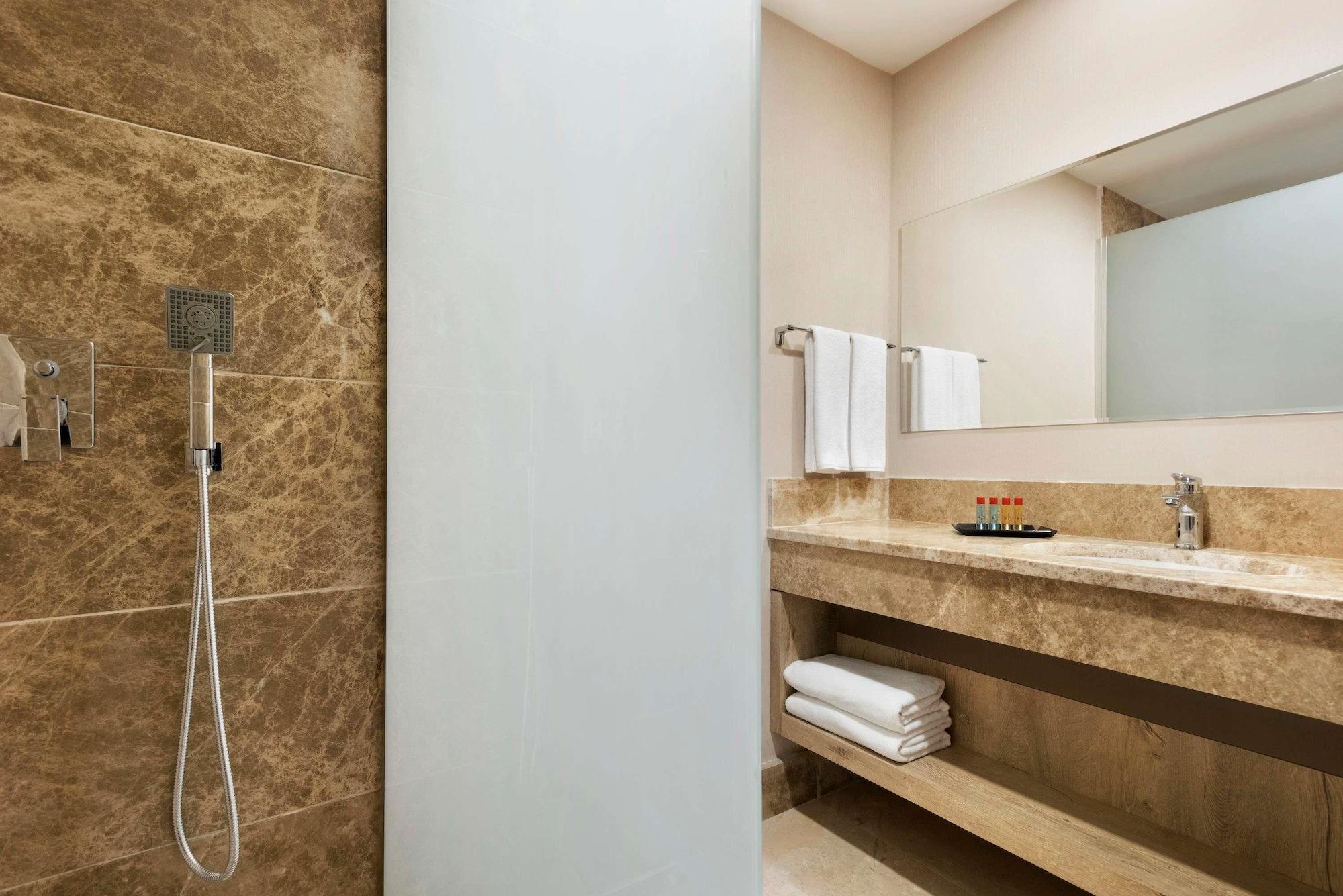 Hotel Ramada Encore By Wyndham Gebze