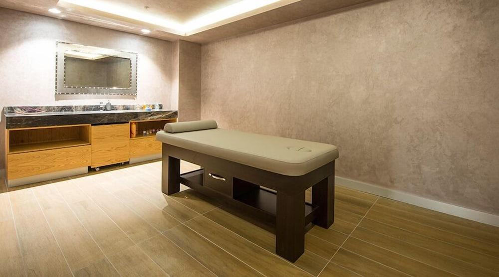 Ramada By Wyndham