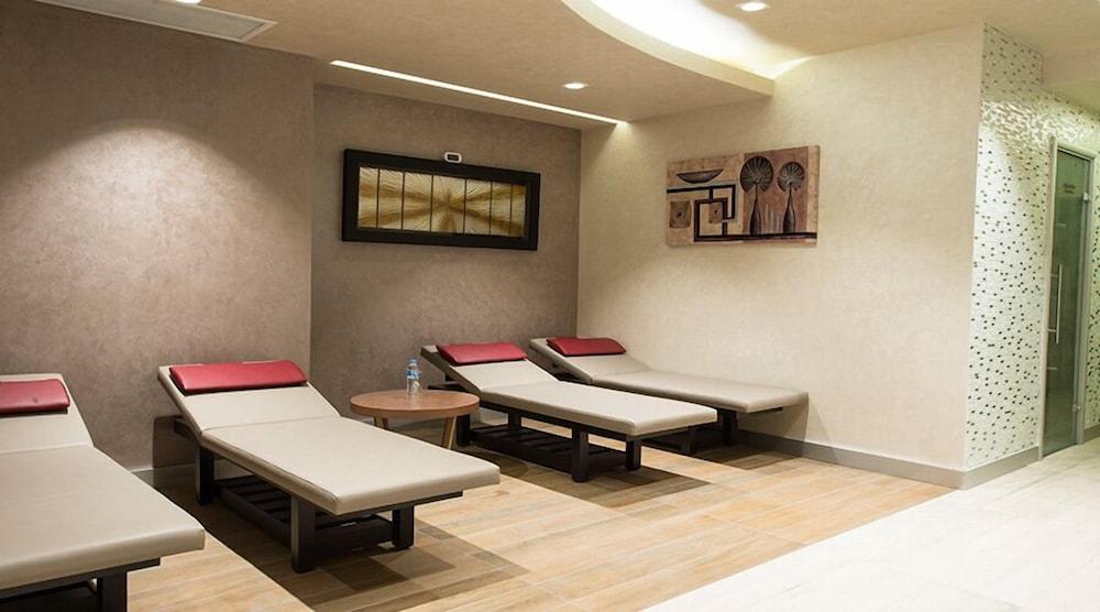 Hotel Ramada By Wyndham 3*