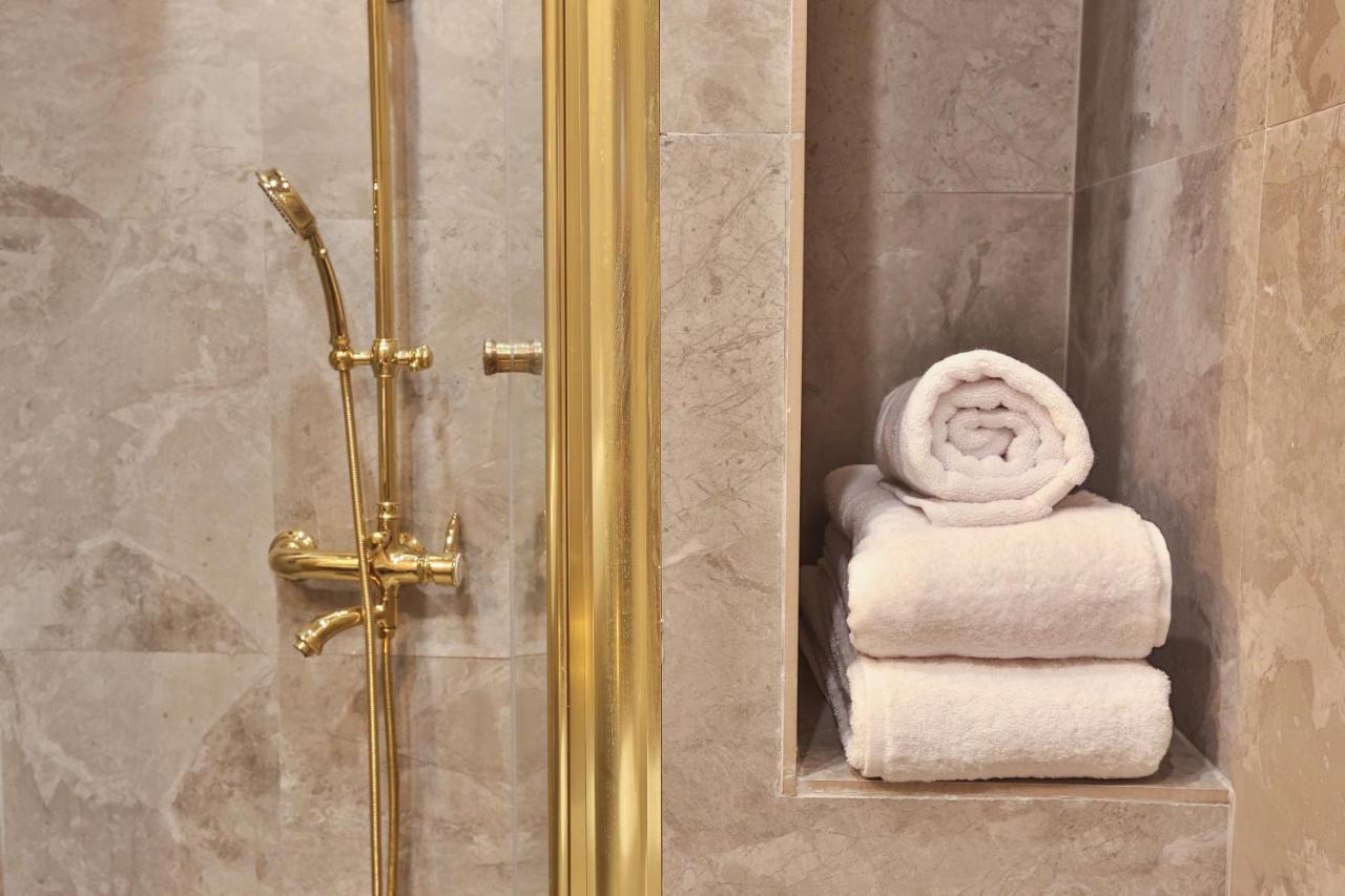 Real King Hotel 4*