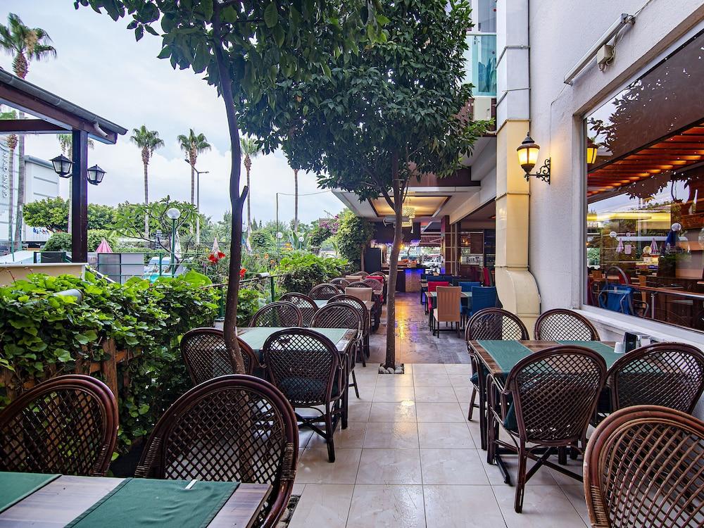 Kleopatra Blue Hawai Hotel