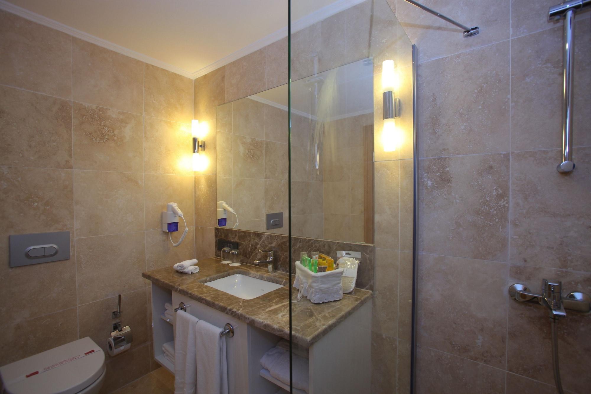 Bellazure Resort 4*