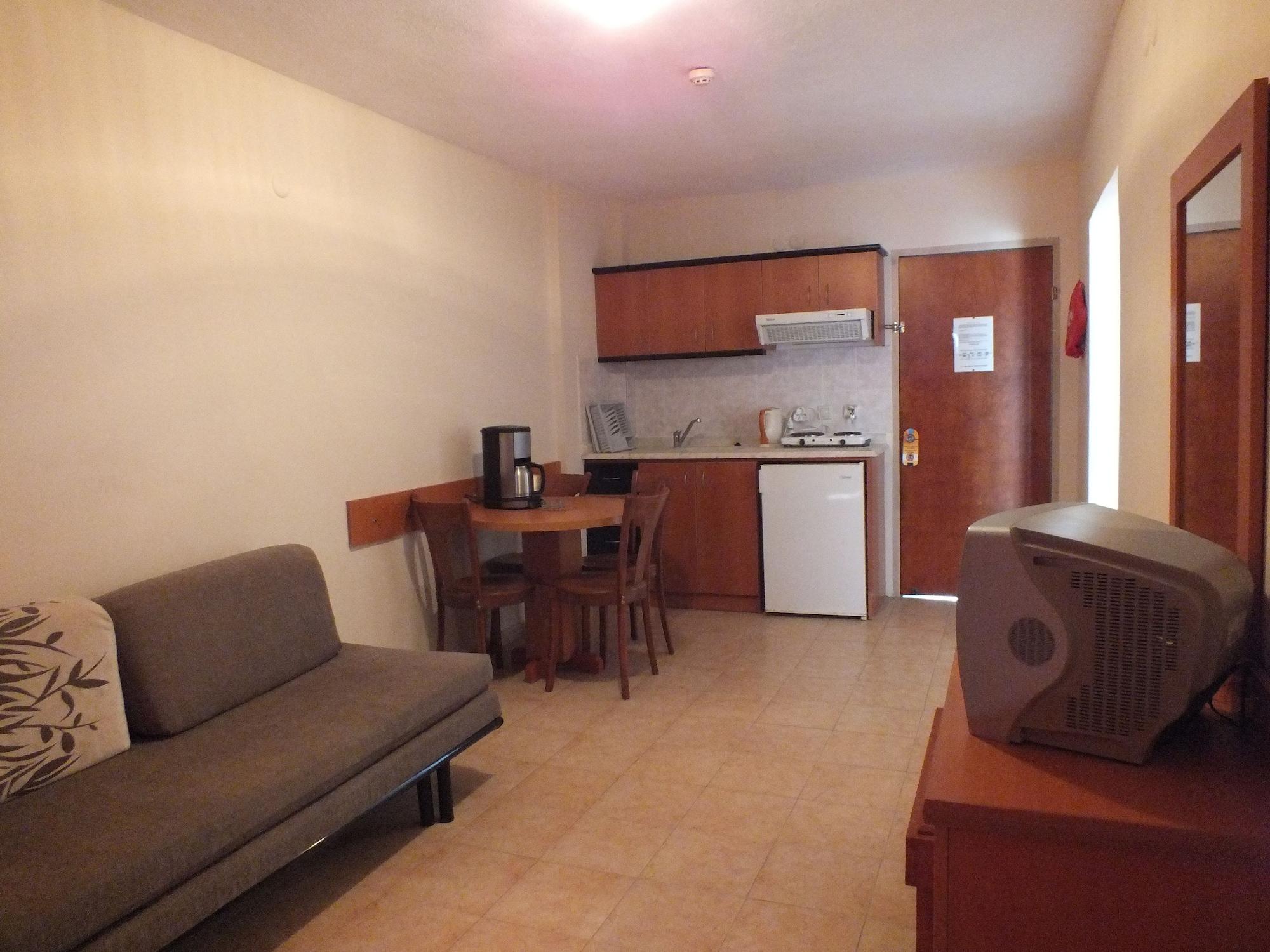 Tuntas Family Aparthotel Kusadasi