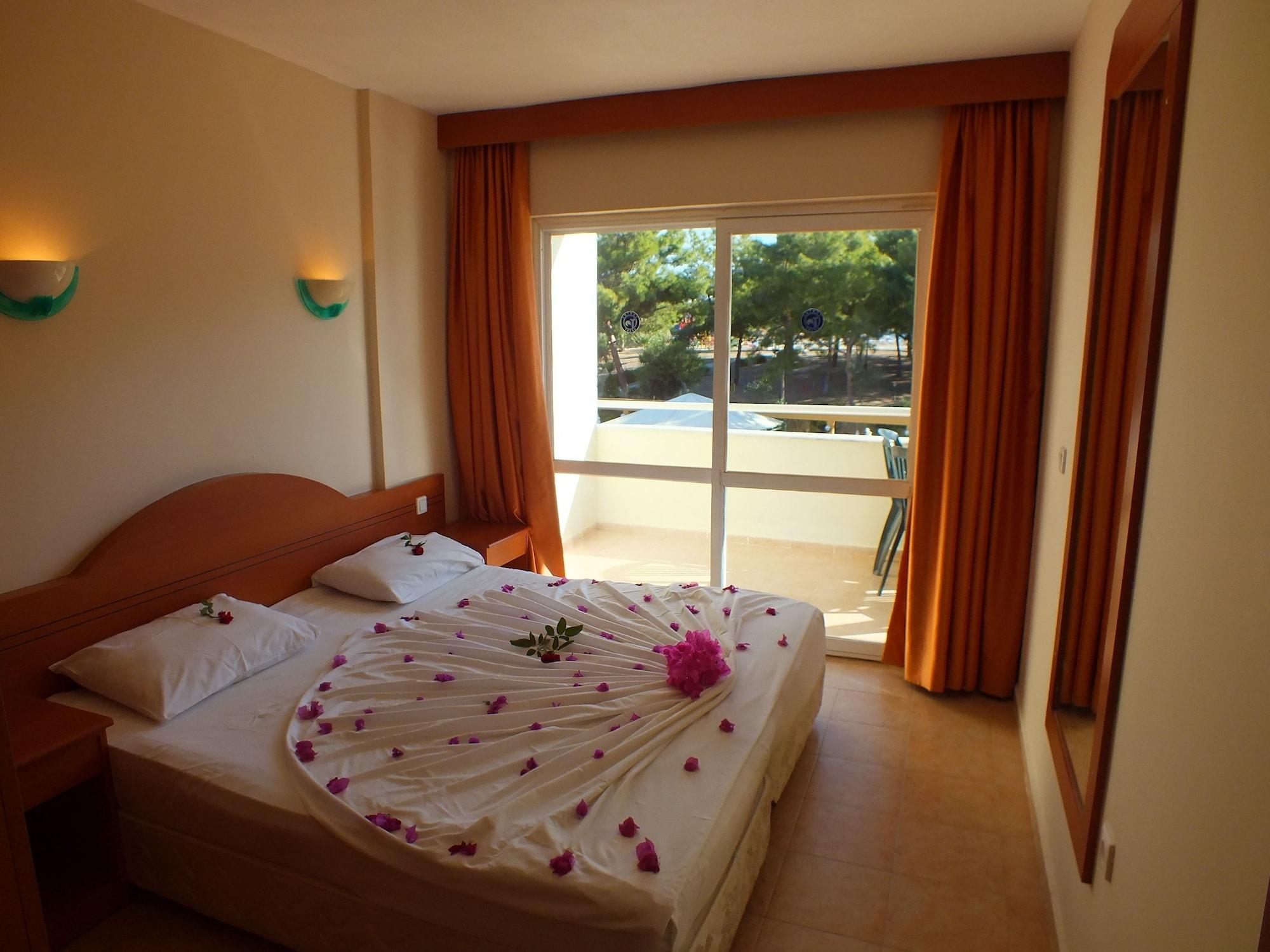Aparthotel Tuntas Family 4*