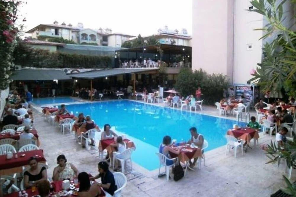 Hotel Dynasty