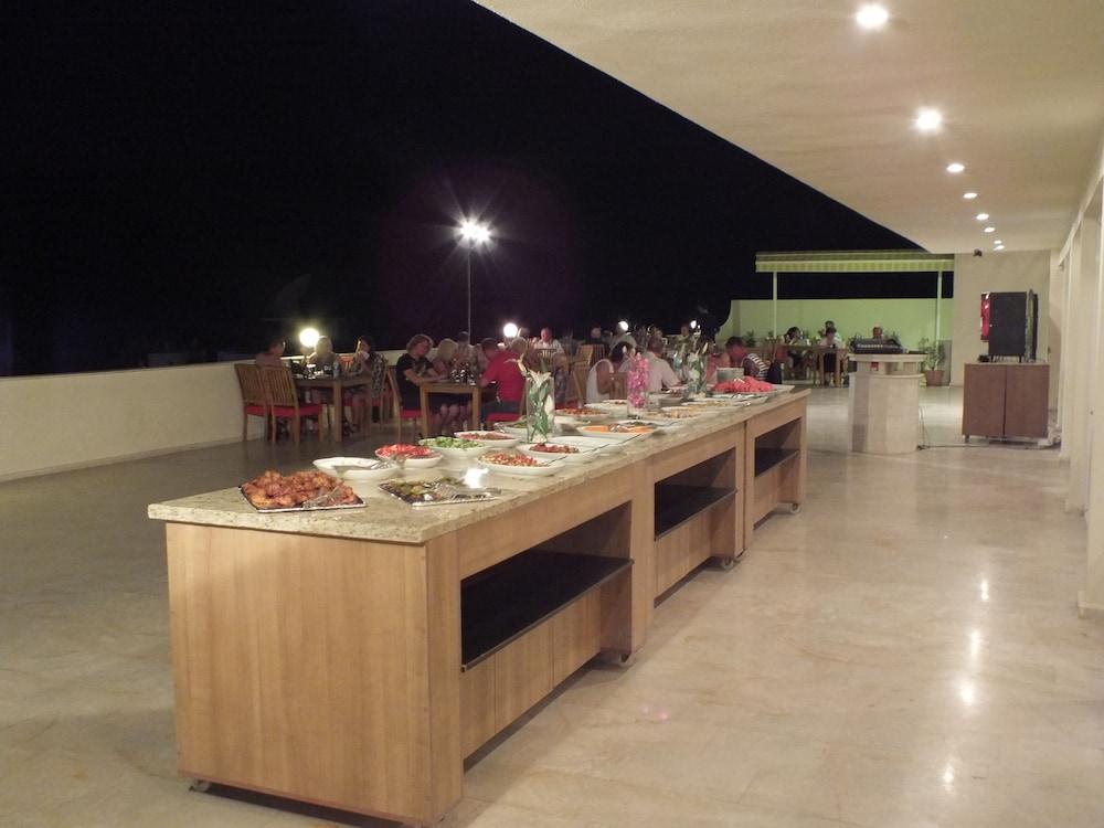 Tuntas Family Aparthotel Kusadasi