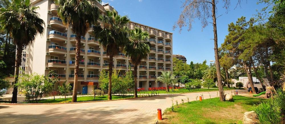 Annabella Park 4*