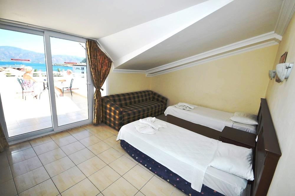 Hotel Navy 3*