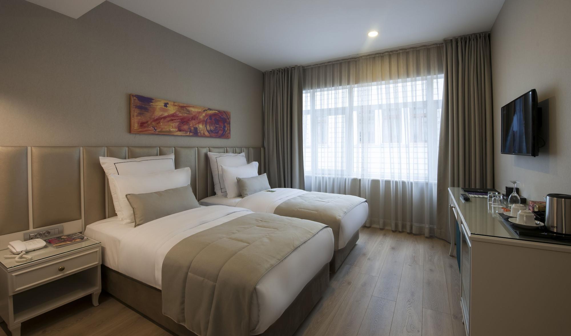 Le Petit Hotel