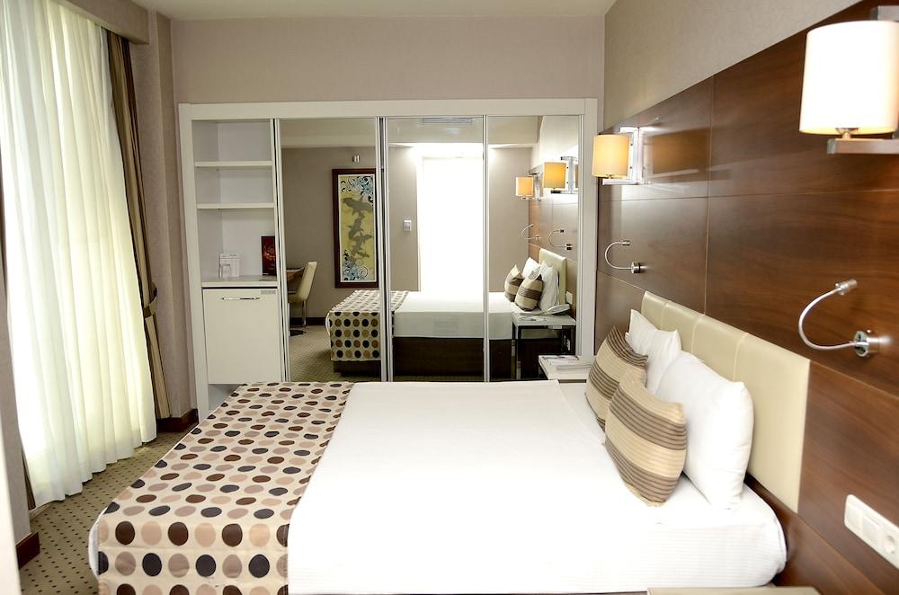 Alba Hotel 4*