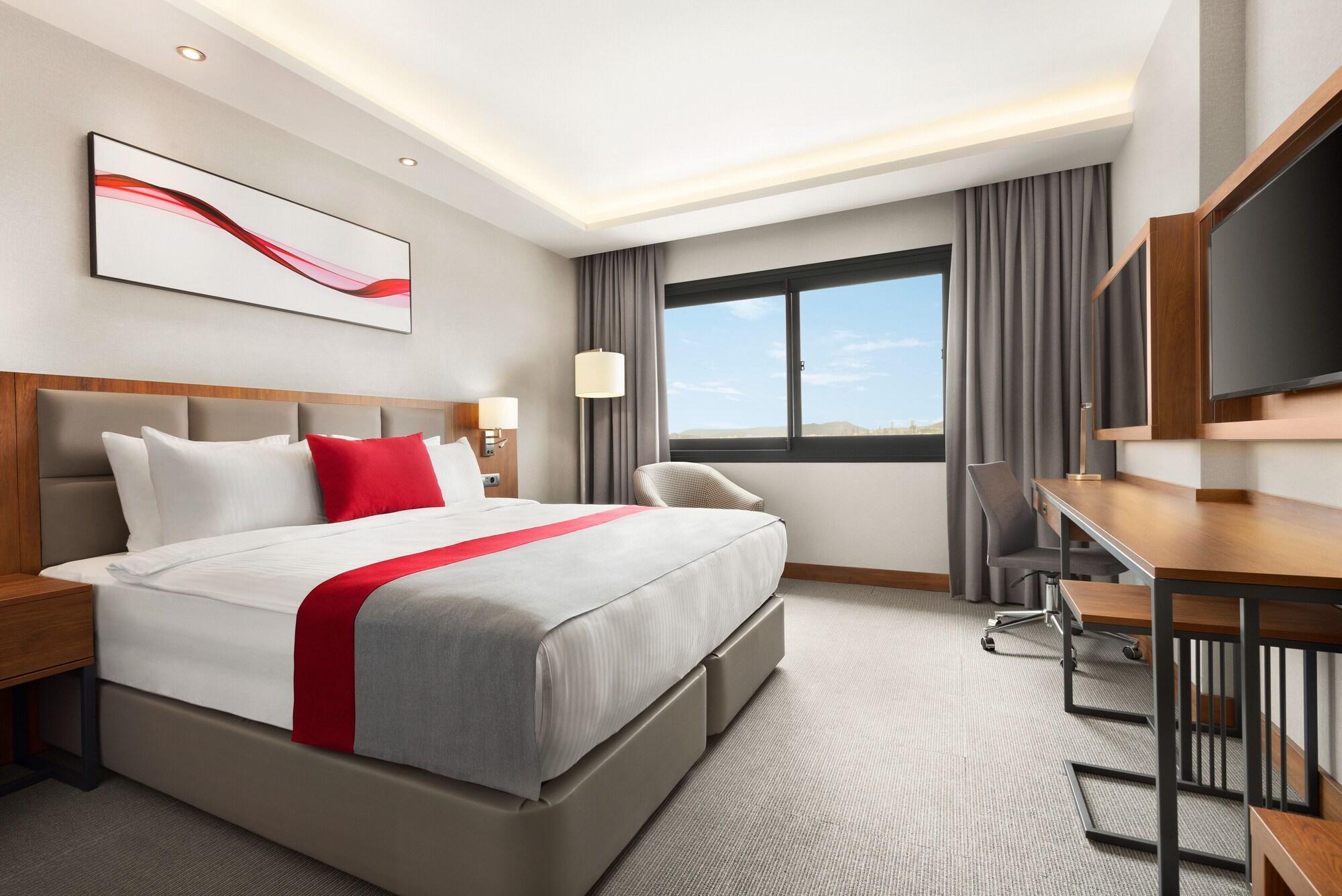 Ramada By Wyndham Aliaga 4*