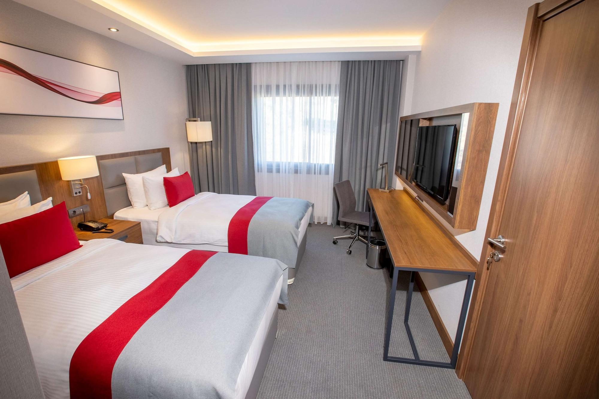Ramada By Wyndham Aliaga