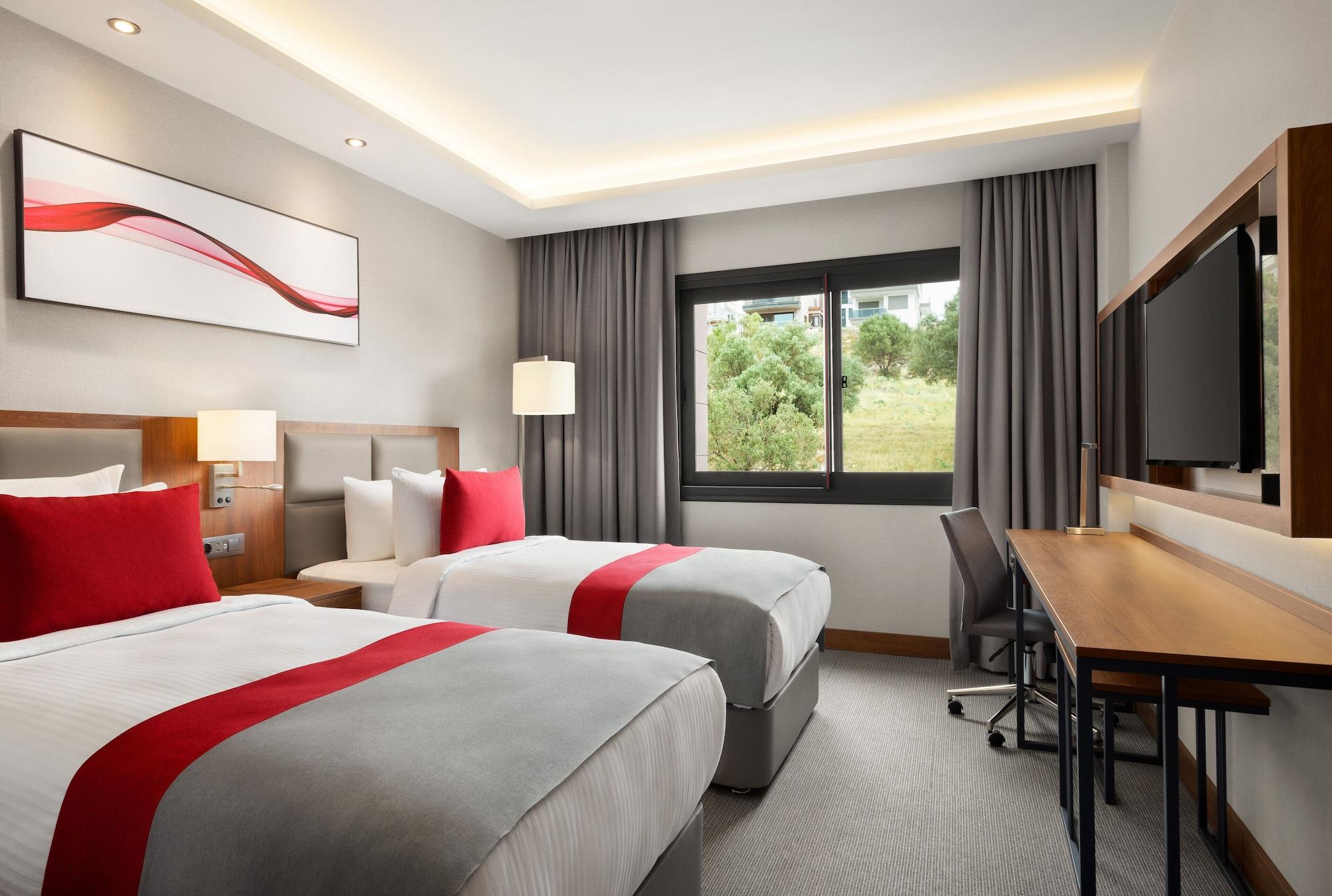 Hotel Ramada By Wyndham Aliaga 4*