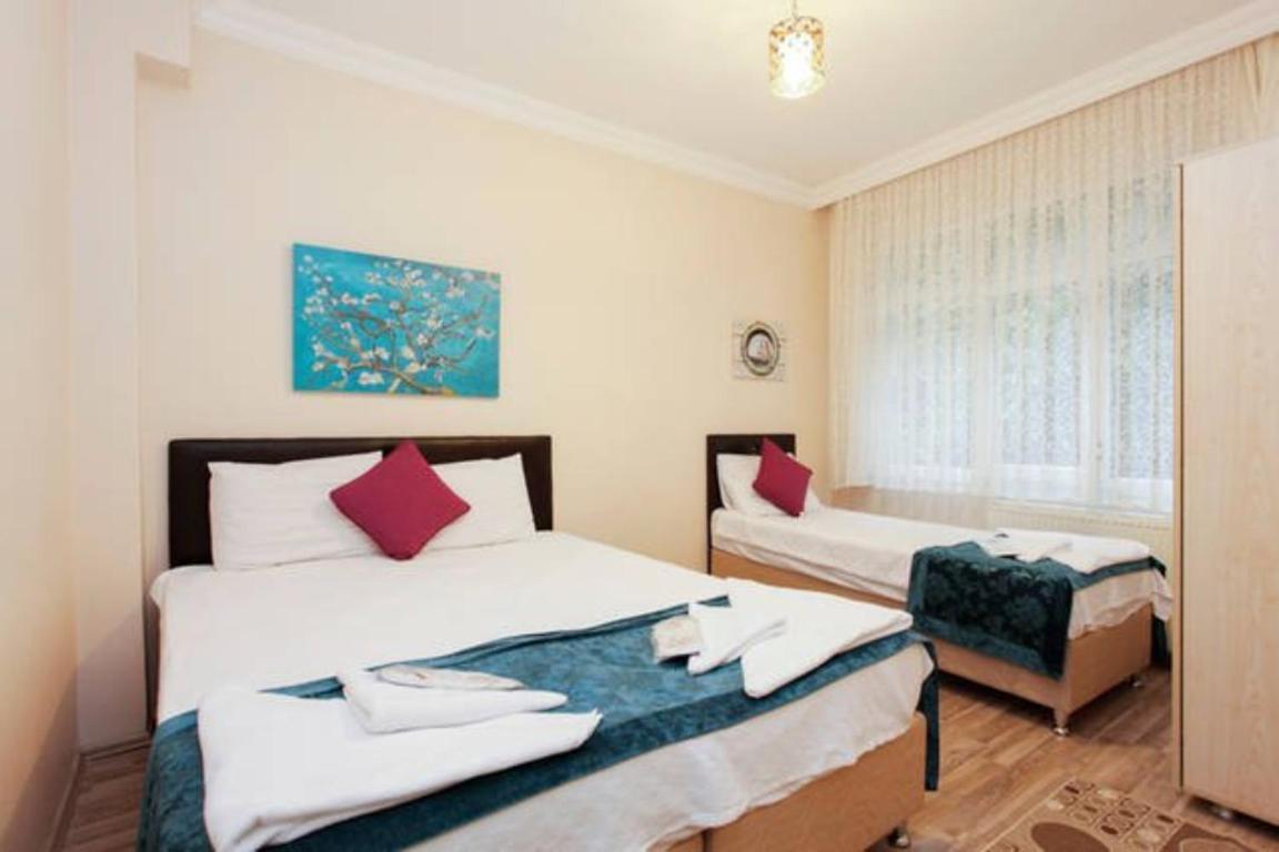Divan Wooden Bed & Breakfast *