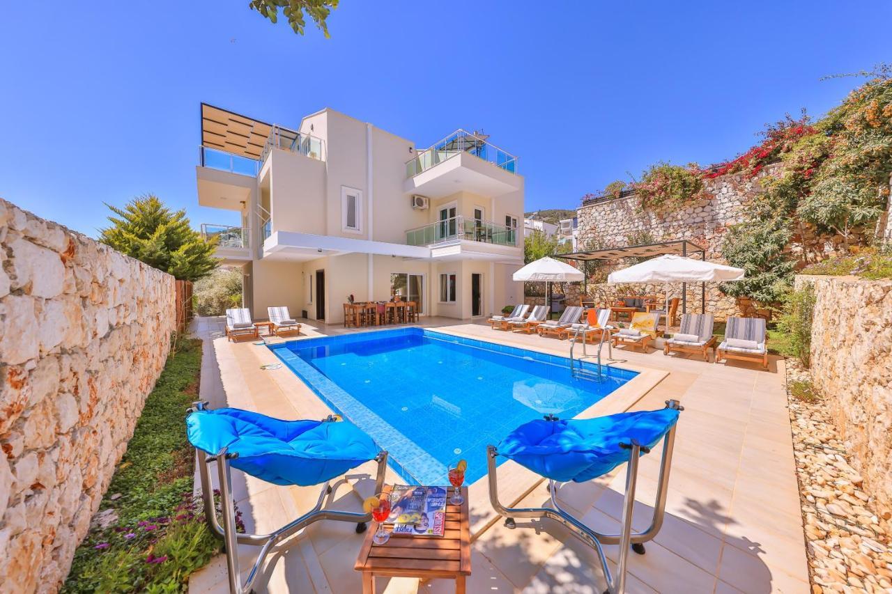 Mystic Private Pool-garden & Sea Views In Location Villa