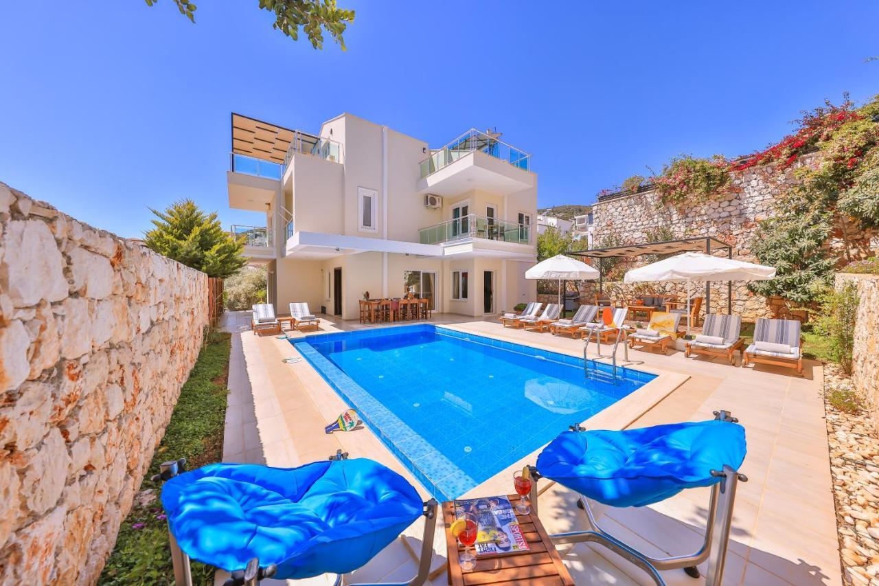 Mystic Private Pool-garden & Sea Views In Location