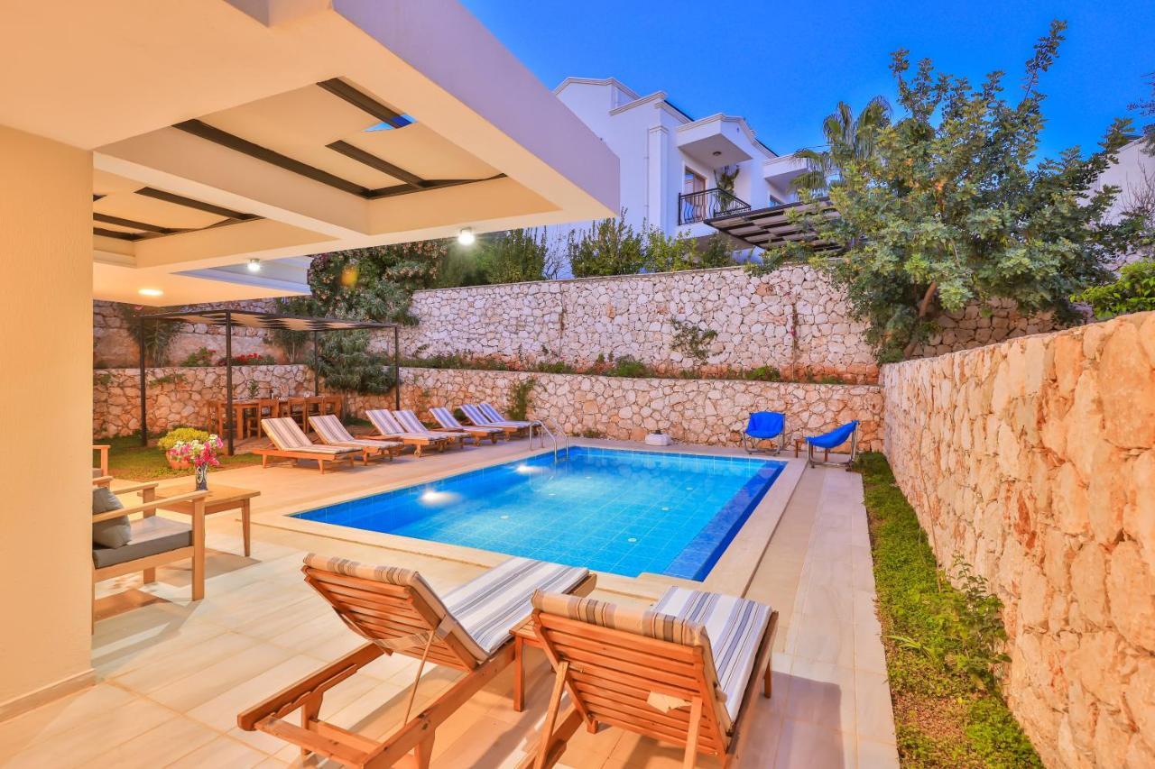 Mystic Private Pool-garden & Sea Views In Location Villa *