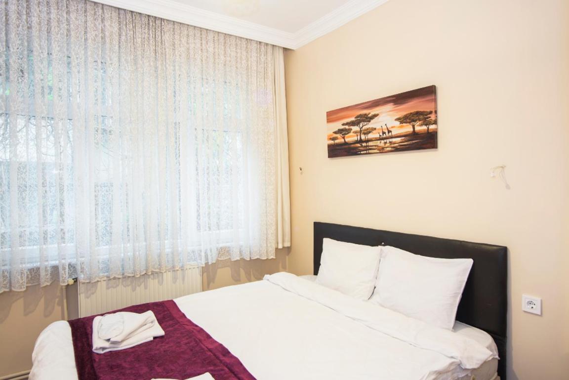 Divan Wooden Bed & Breakfast *