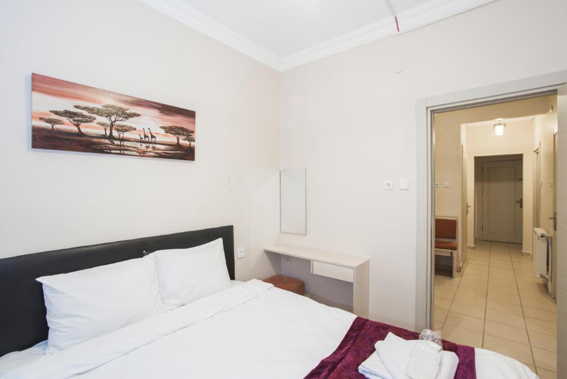 Divan Wooden Bed & Breakfast *