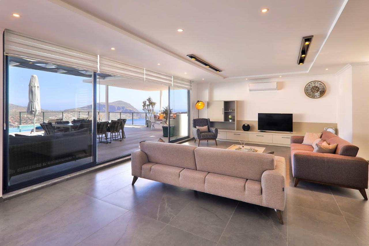 Luxury 5 Bedroom With Heated Infinity Pool & Amazing Sea Views Villa *