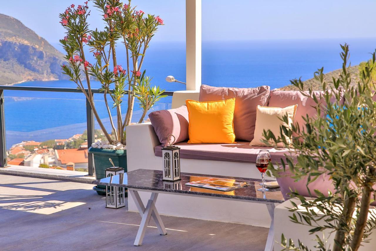 Luxury 5 Bedroom With Heated Infinity Pool & Amazing Sea Views *