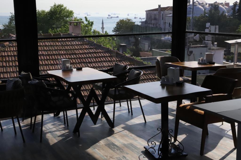 Blue Ottoman * Istanbul