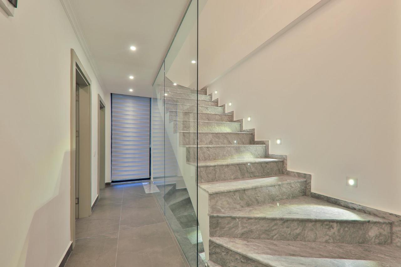 Luxury 5 Bedroom With Heated Infinity Pool & Amazing Sea Views Villa *