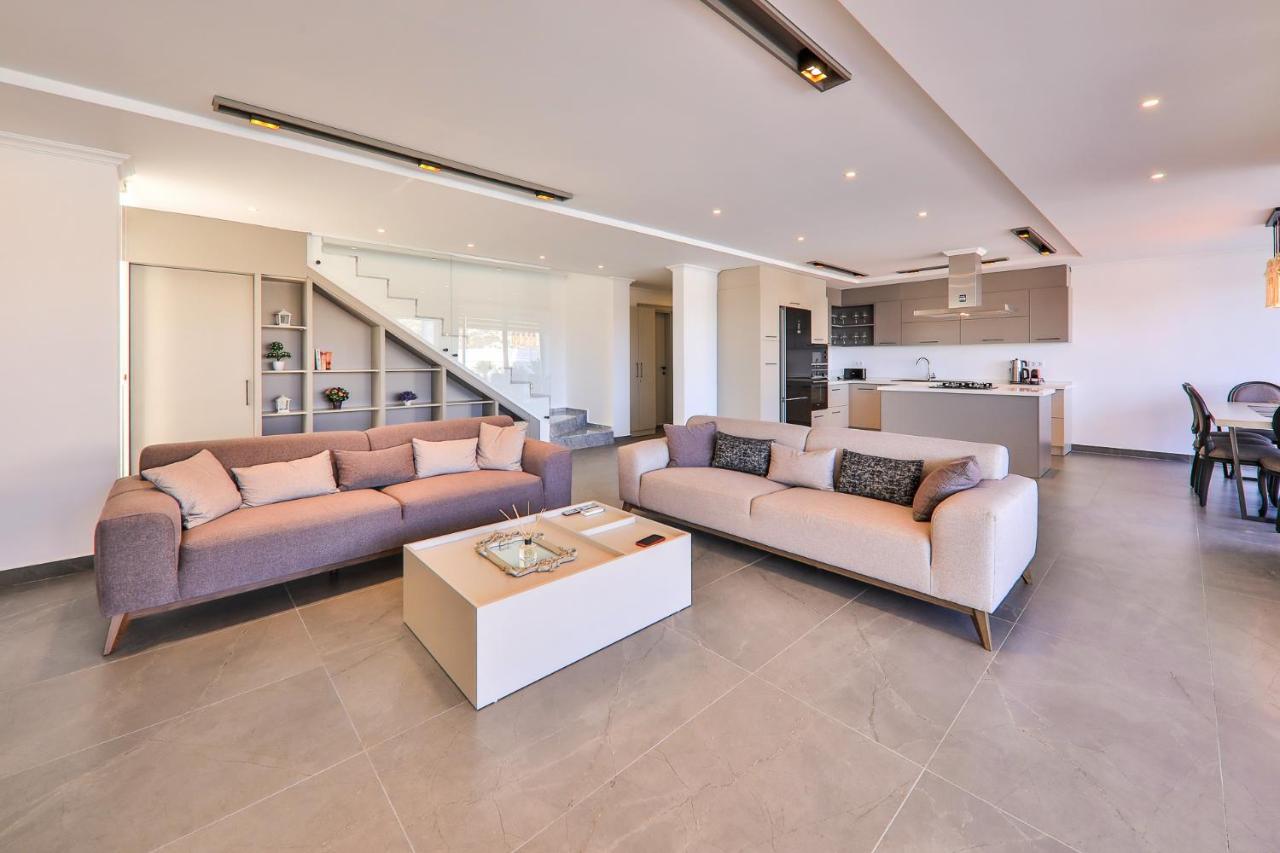 Luxury 5 Bedroom With Heated Infinity Pool & Amazing Sea Views Villa *