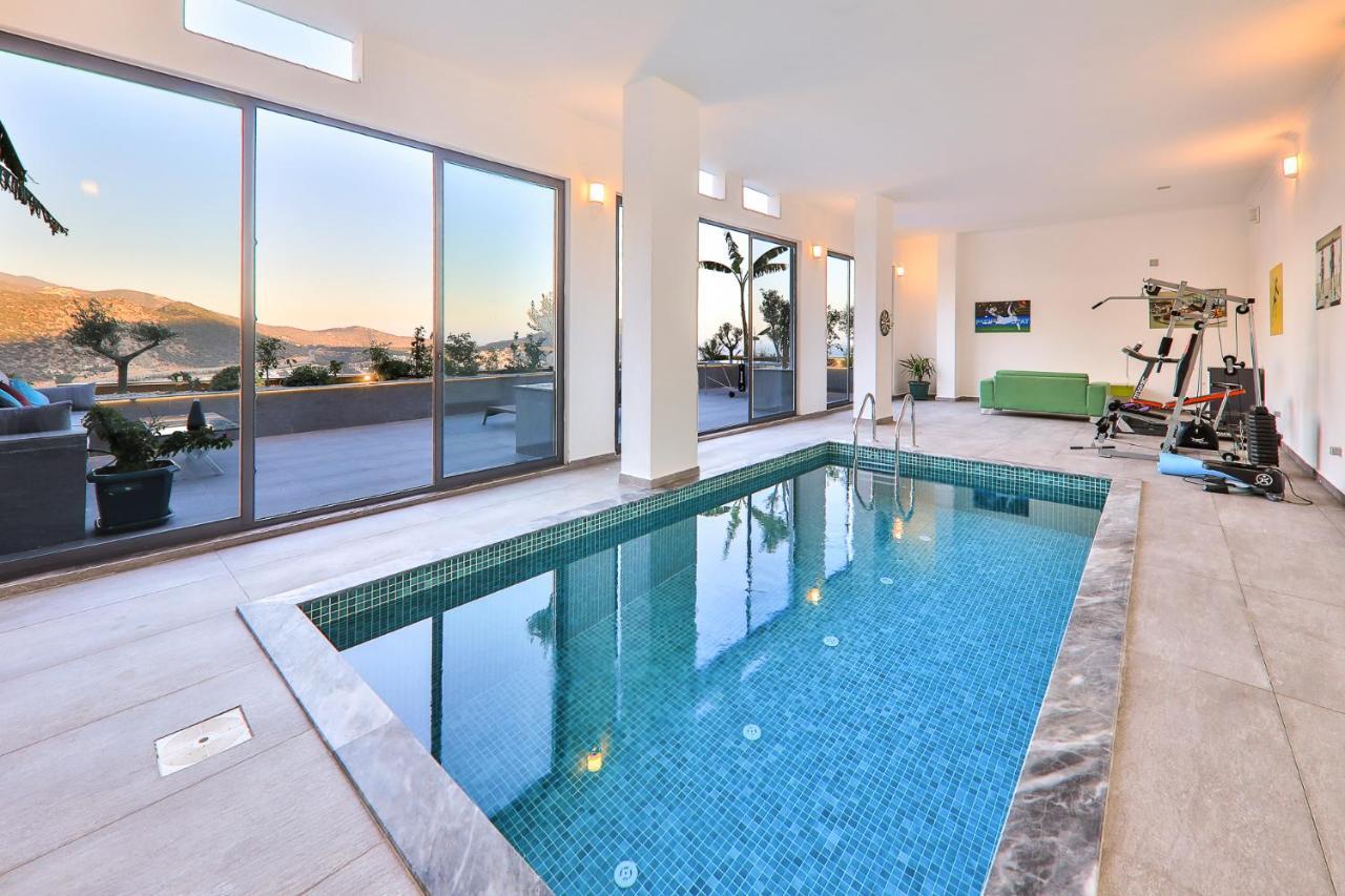 Luxury 5 Bedroom With Heated Infinity Pool & Amazing Sea Views *