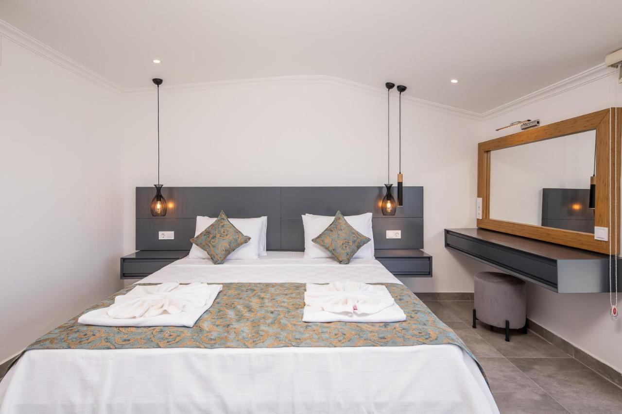 Luxury 5 Bedroom With Heated Infinity Pool & Amazing Sea Views *