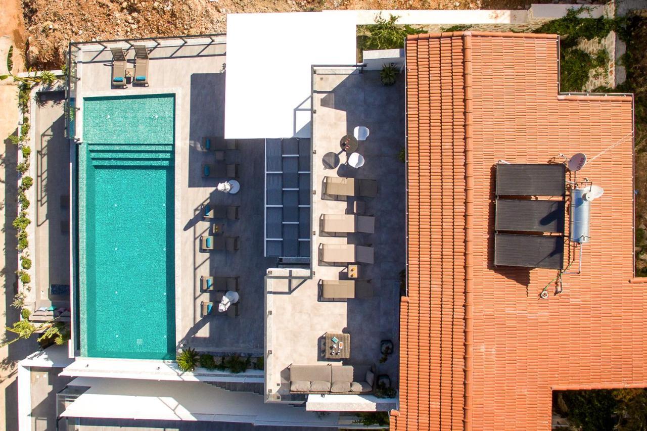 Luxury 5 Bedroom With Heated Infinity Pool & Amazing Sea Views *