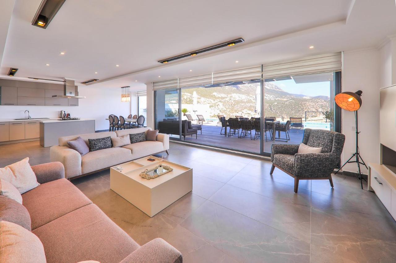 Luxury 5 Bedroom With Heated Infinity Pool & Amazing Sea Views Villa *